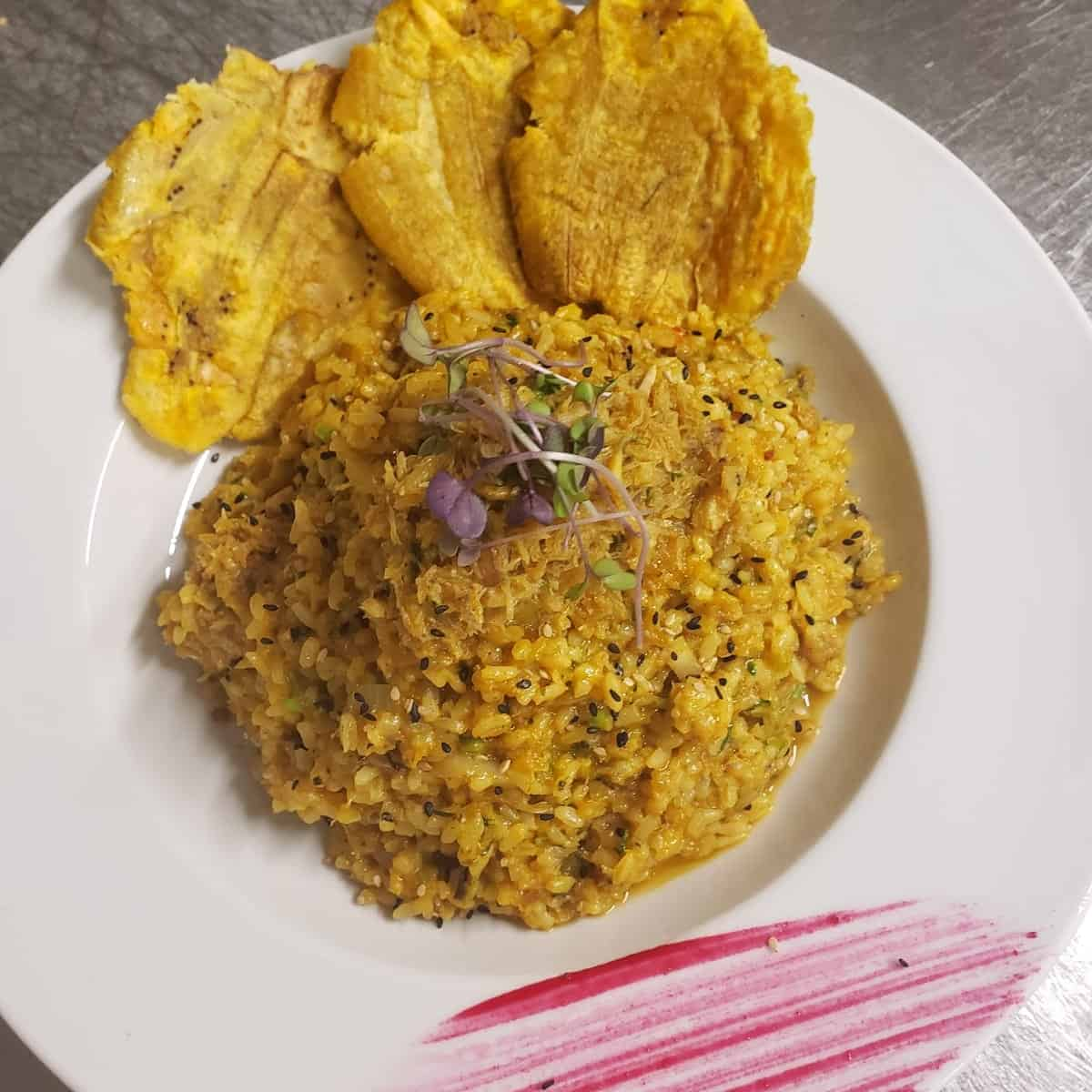 Arroz con Salmorejo de Jueyes y Tostones