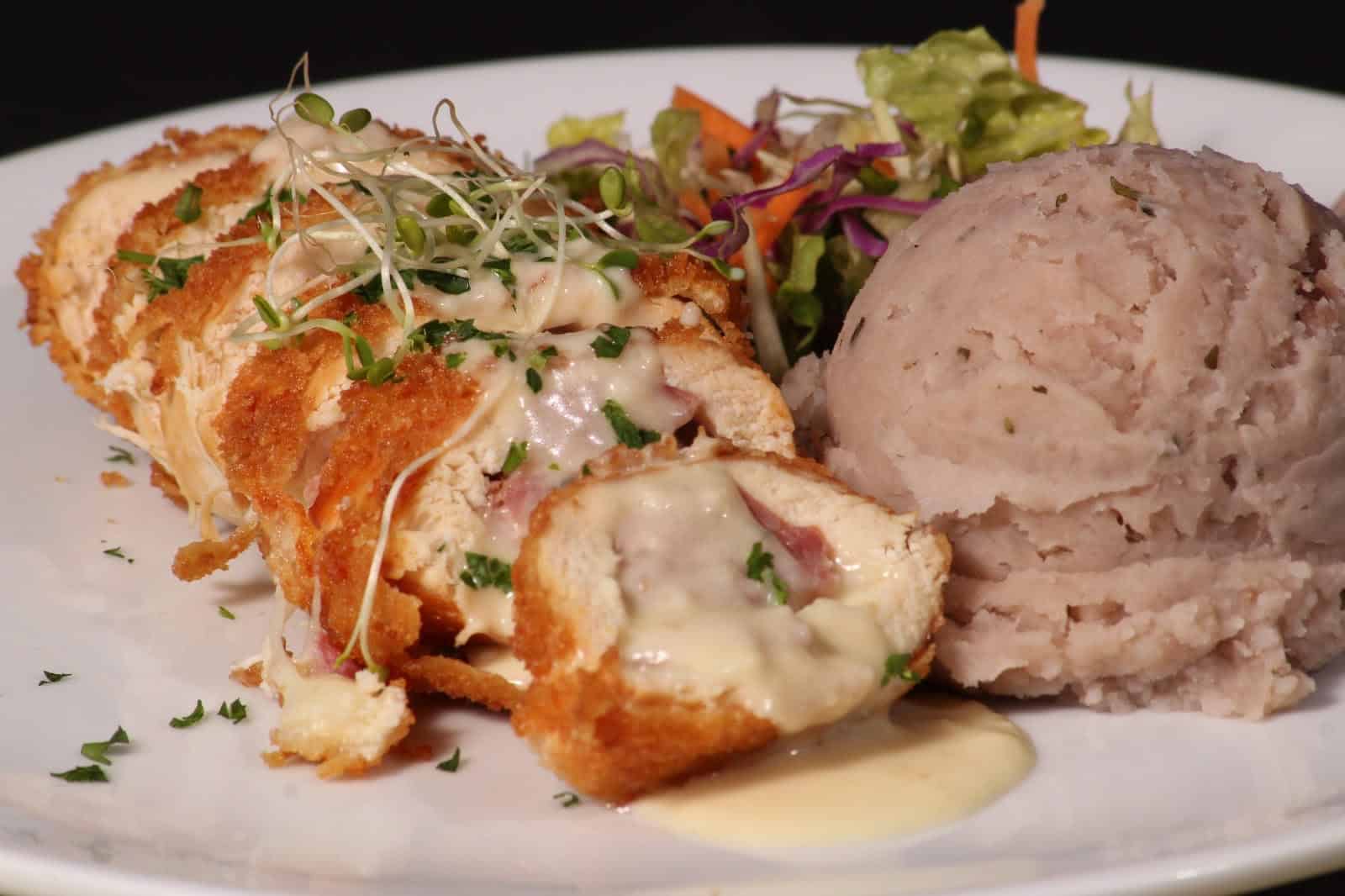 Pechuga Rellena De Chorizo Parrillero Y Queso Mozzarella