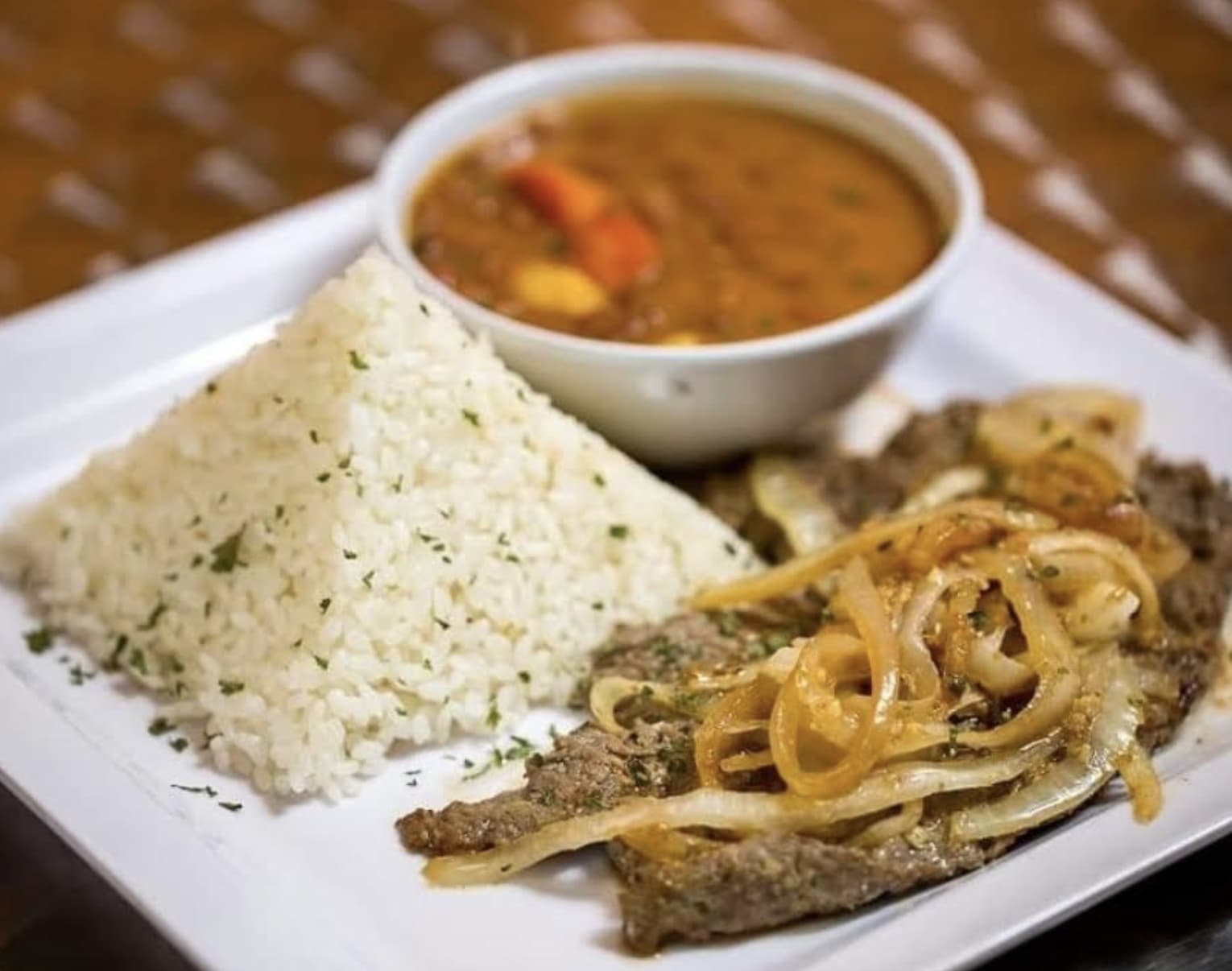 Biftec Encebollado